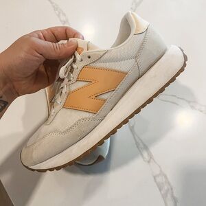 New Balance Women's 237 V1 Sneaker, Angora/Hazy Peach/Washed Amber, size 8